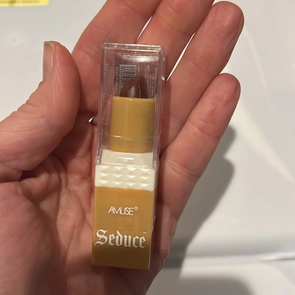 Amuse lipstick lip color